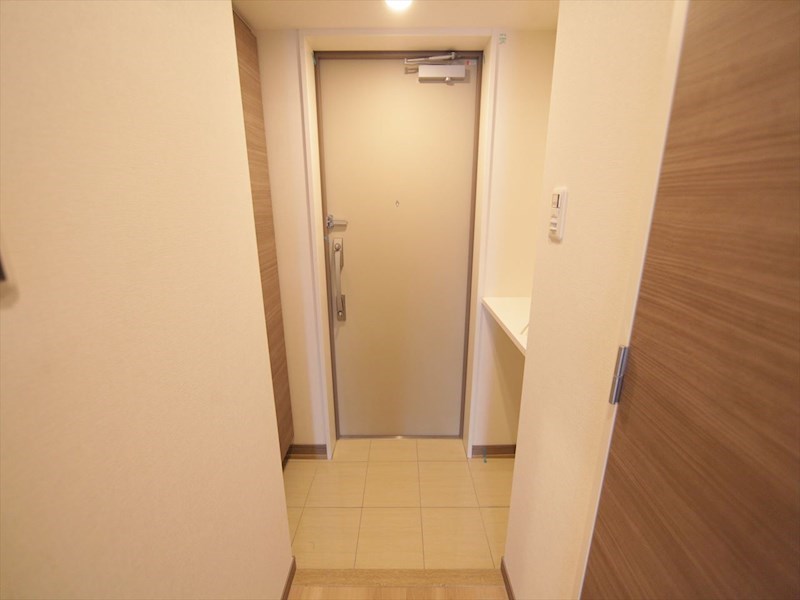 ＡＭＢＥＲ ＨＯＵＳＥ Ｈｏｒｉｔａ 玄関