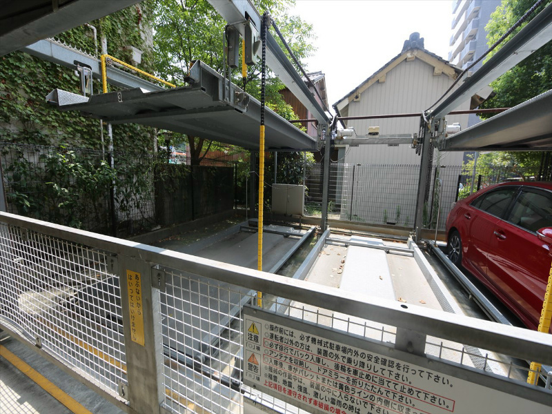 ウイステリア 駐車場