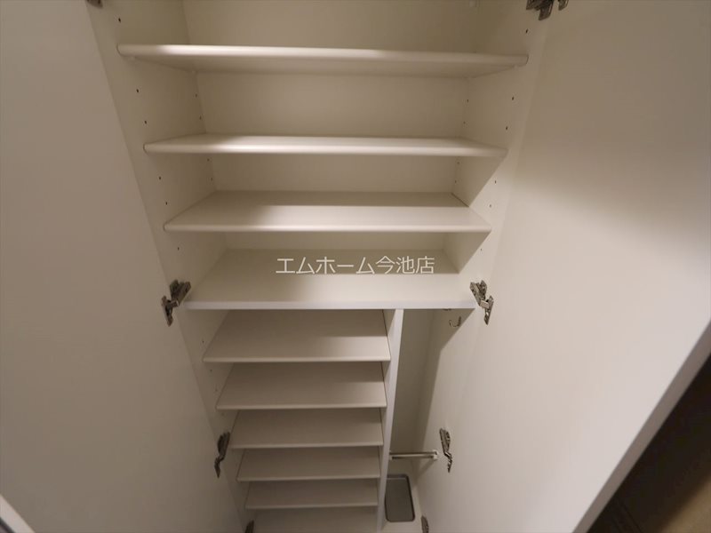 プレサンス広小路通今池 玄関