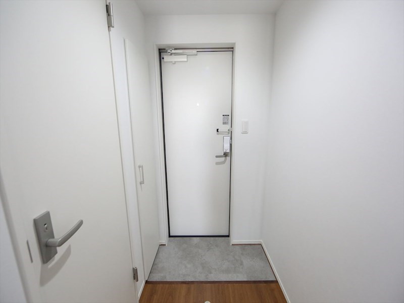 CRASTINE弥次ヱ町4丁目A棟 玄関