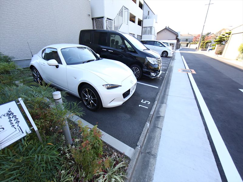 エクスリブリス 駐車場