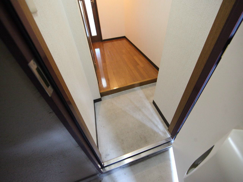 プリミエール塩付通 玄関