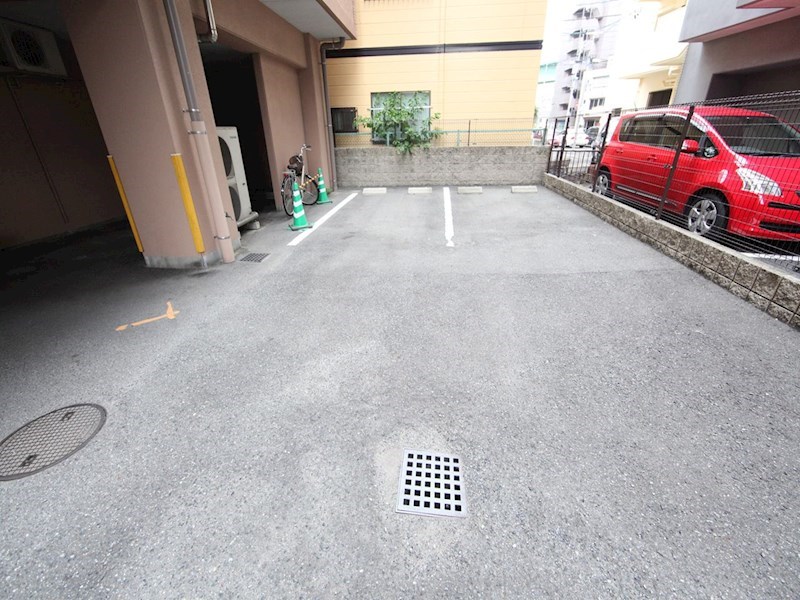 クレアートノムラ 駐車場