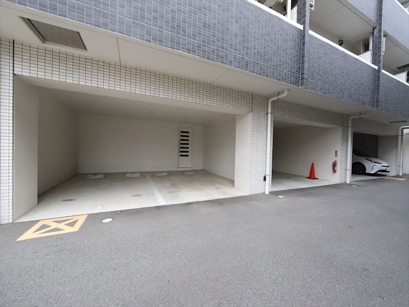 エストゥルースプラスノース名古屋 駐車場