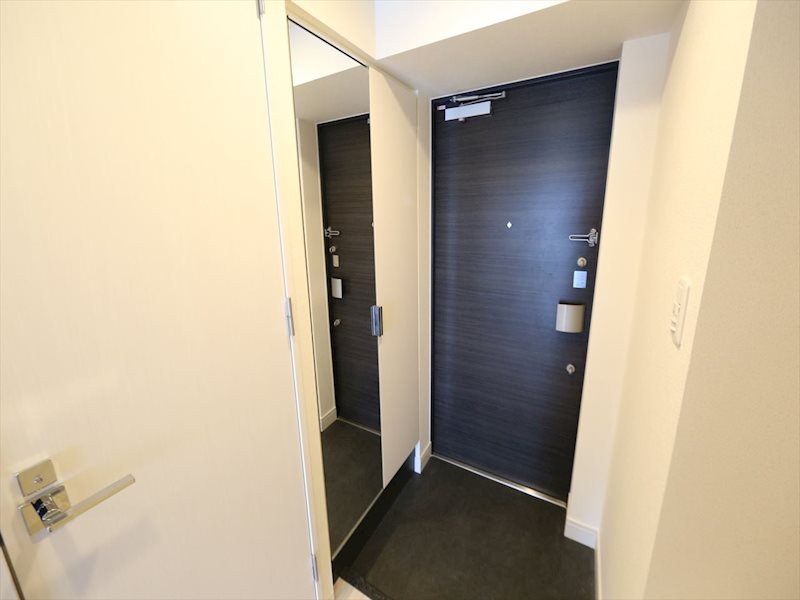 プレサンスＮＡＧＯＹＡ本陣 玄関