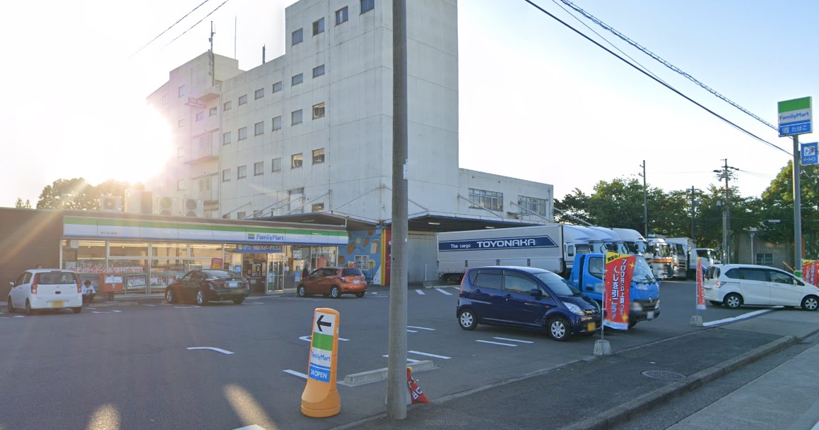 ルミエール十一番町 コンビニ