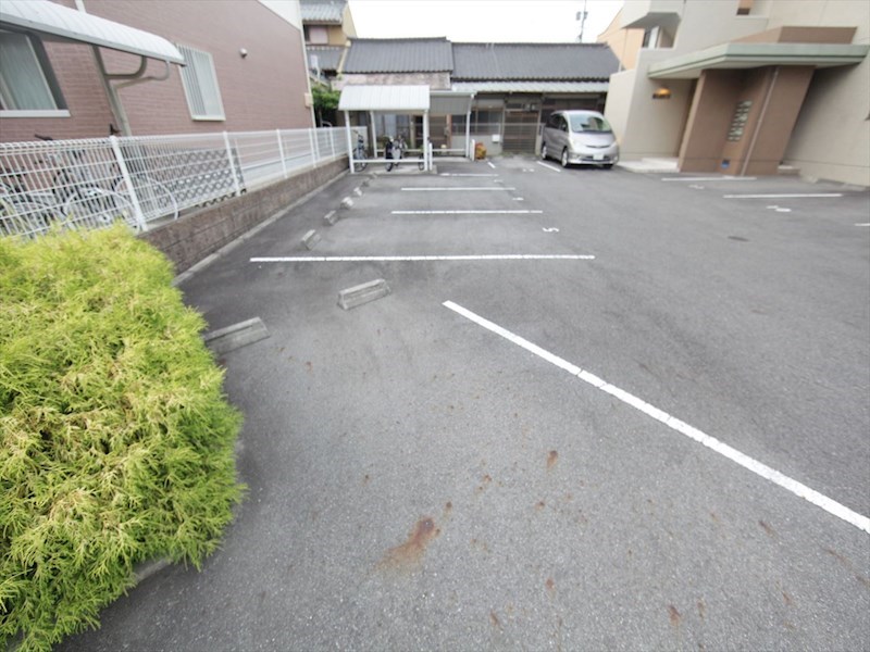 マ・メゾン 駐車場