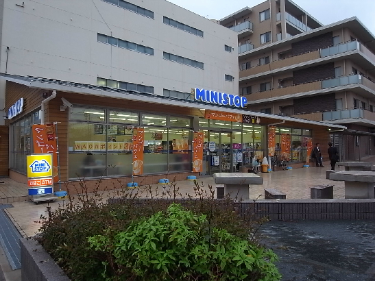 スクエア名古屋港 コンビニ