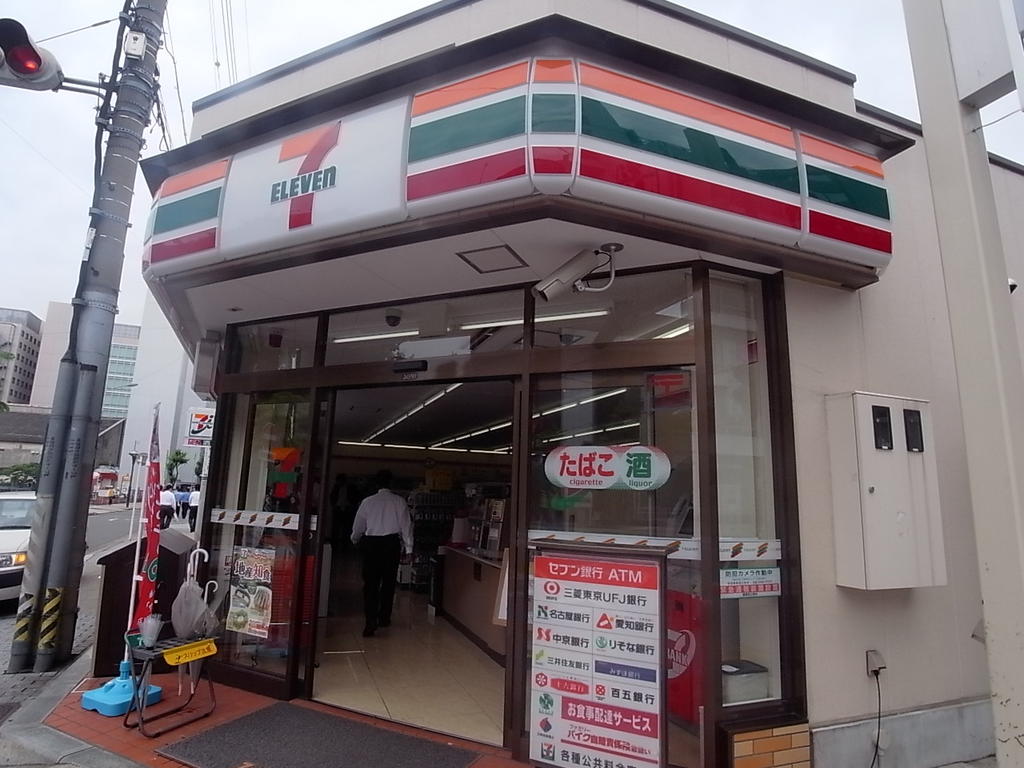 リヴシティ栄参番館 コンビニ