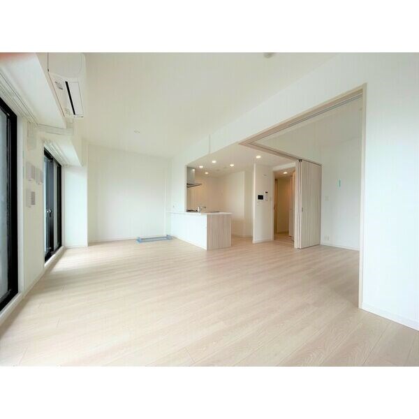 Ｓ－ＲＥＳＩＤＥＮＣＥ六番町 リビング