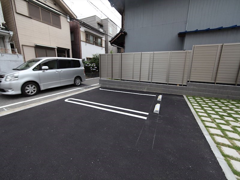 リブリ・平安通 駐車場