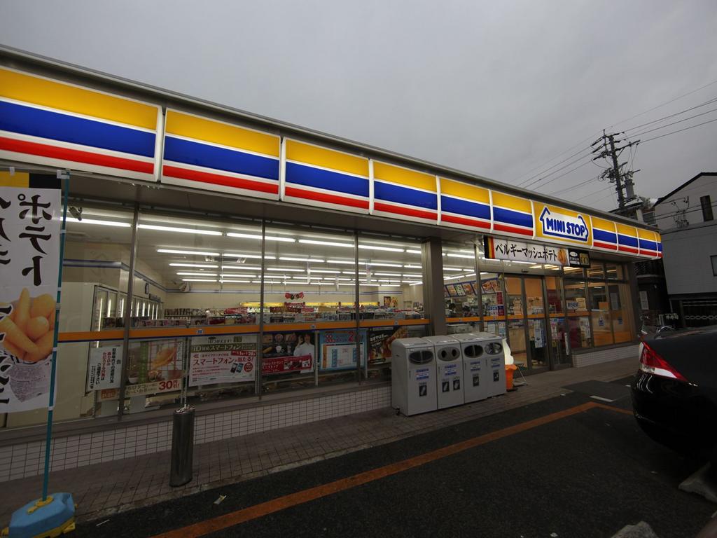 REGALEST廿軒家（ニジッケンヤ） コンビニ