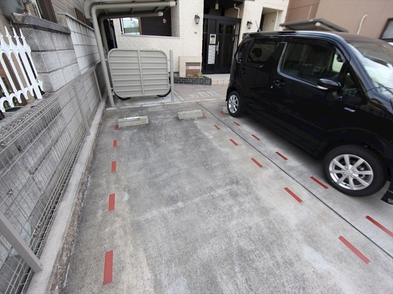 ラポール筒井 駐車場