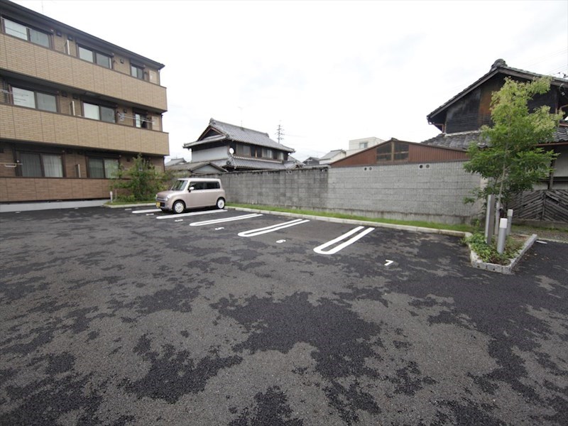グランドメゾン新守山 駐車場