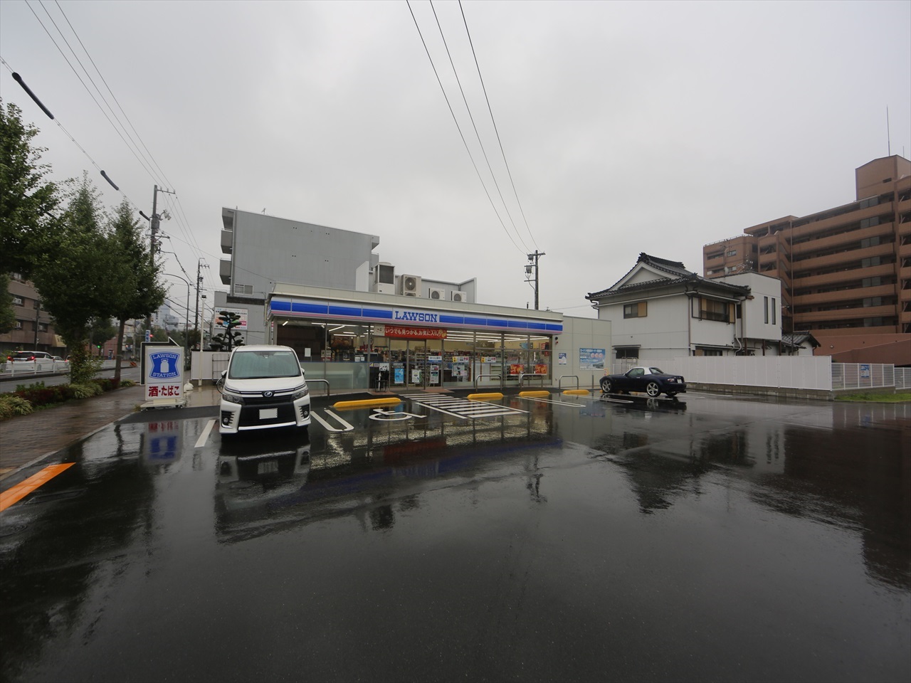 ＫＡＨＡＬＥ尾頭橋 コンビニ