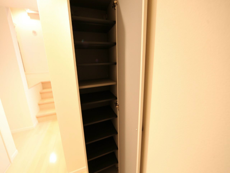 ライカート新栄 玄関