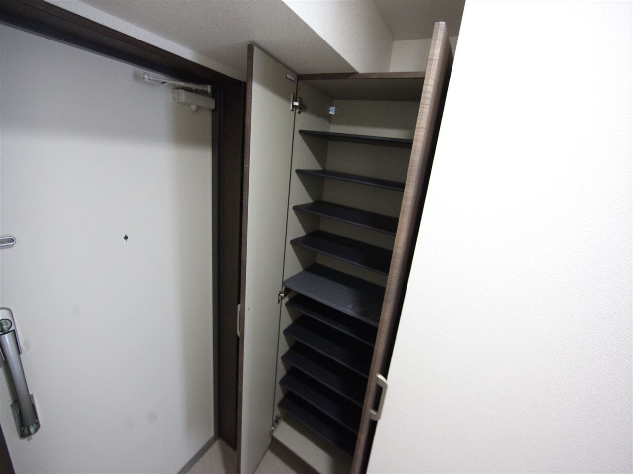 ノーブル徳川 玄関