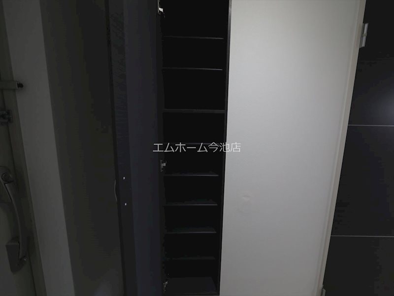 メイボーテセラ 玄関