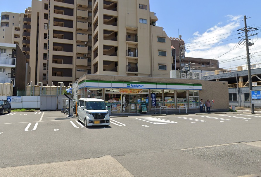 エスフィオーレ コンビニ
