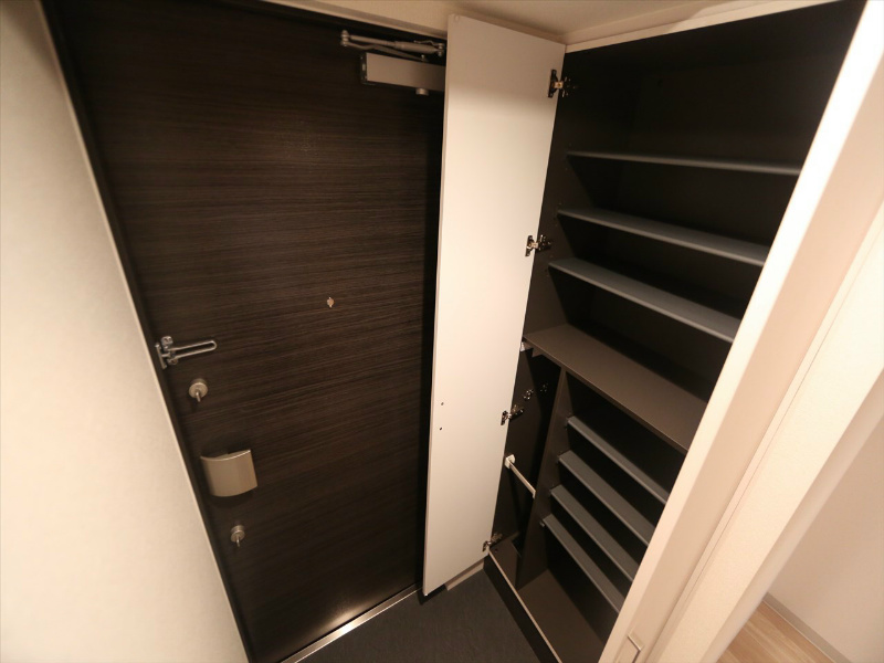 プレサンス丸の内雅風 玄関