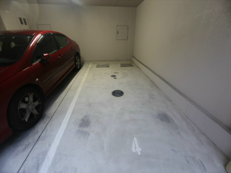 プラウランド名駅 駐車場