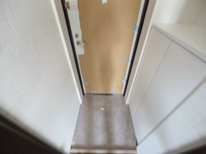 プラウランド名駅 玄関