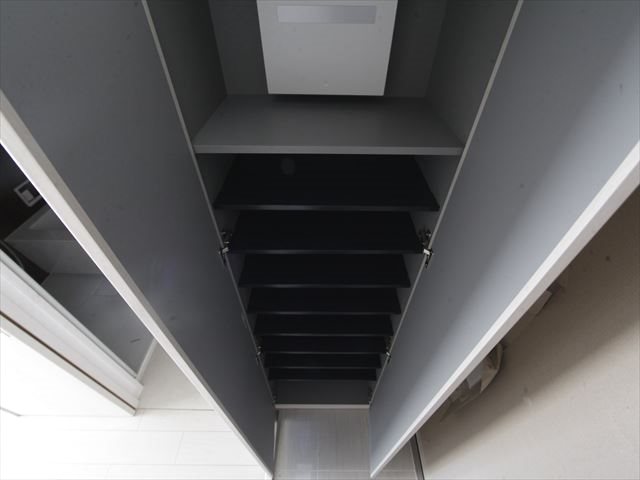 NEO JAPANESQUE出来町 玄関