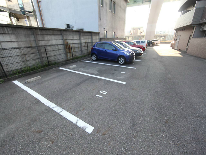 ルトゥール 駐車場