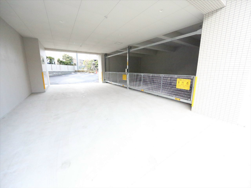 ファミール熱田 駐車場