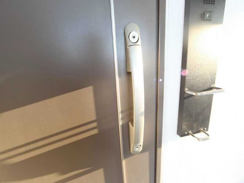 プラウランド堀田 玄関