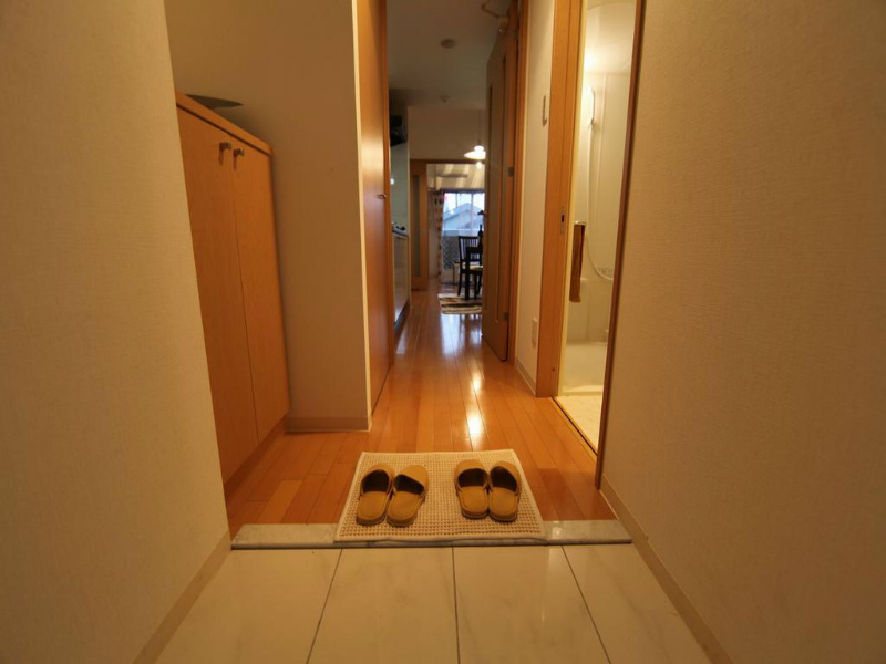 プラウランド堀田 玄関