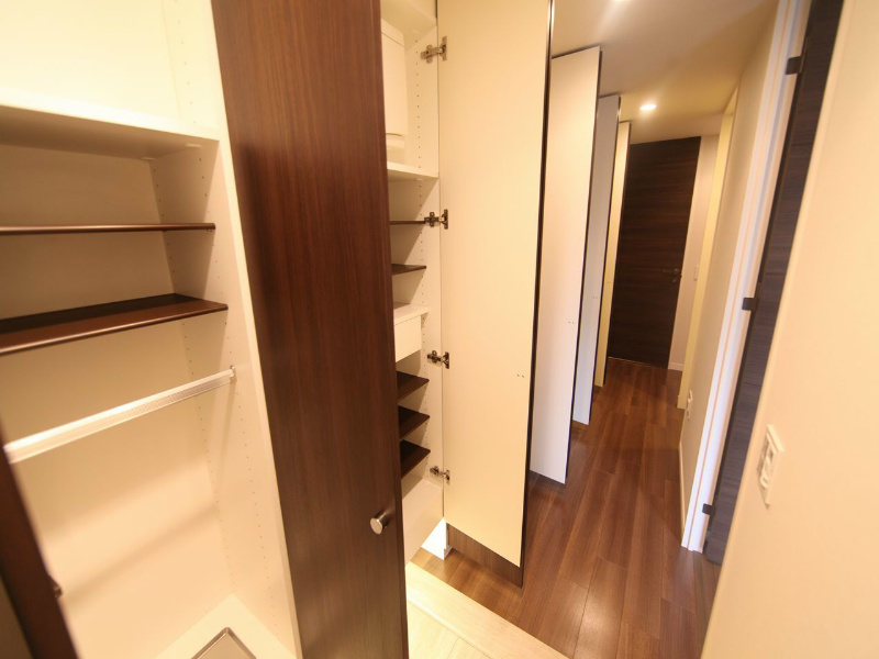 ＴＨＥ　ＳＡＫＡＥ　ＲＥＳＩＤＥＮＣＥ 玄関