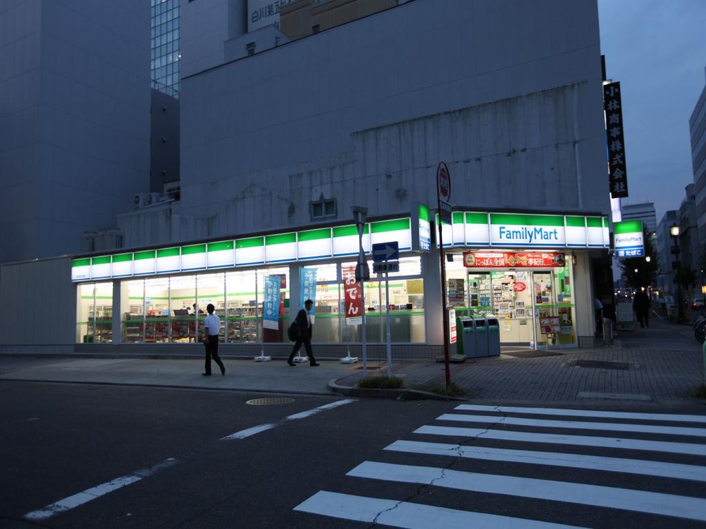 ＴＨＥ　ＳＡＫＡＥ　ＲＥＳＩＤＥＮＣＥ コンビニ