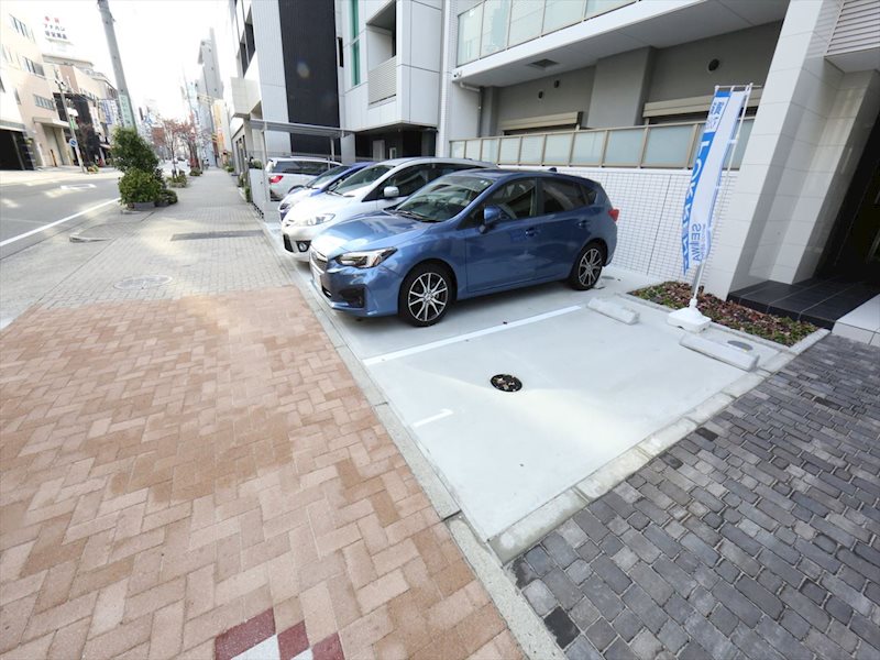 モンテーニュ名駅 駐車場