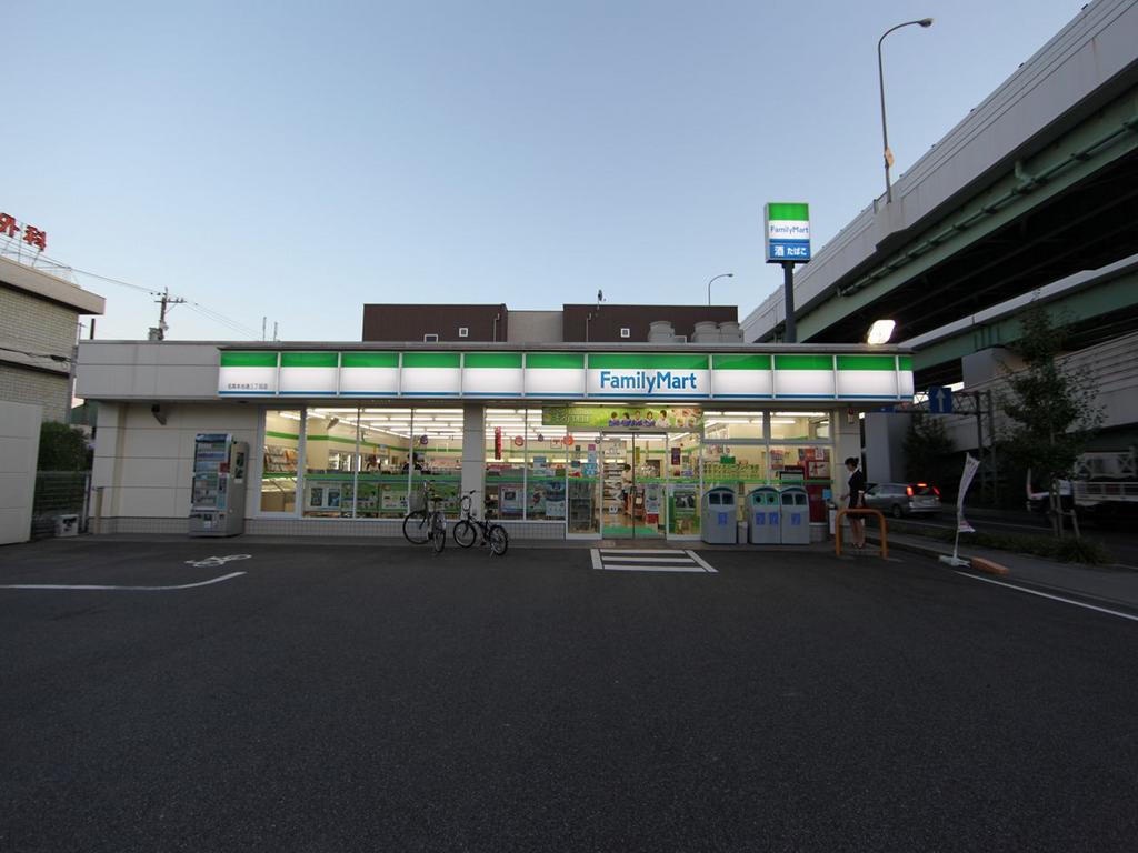 クラルテ8 コンビニ