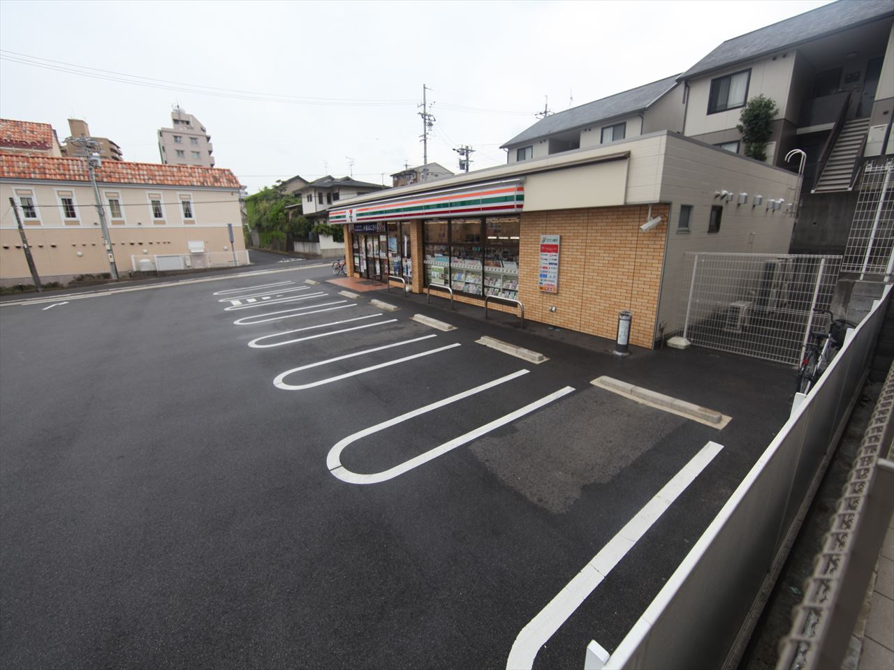 レクスト赤坂 コンビニ