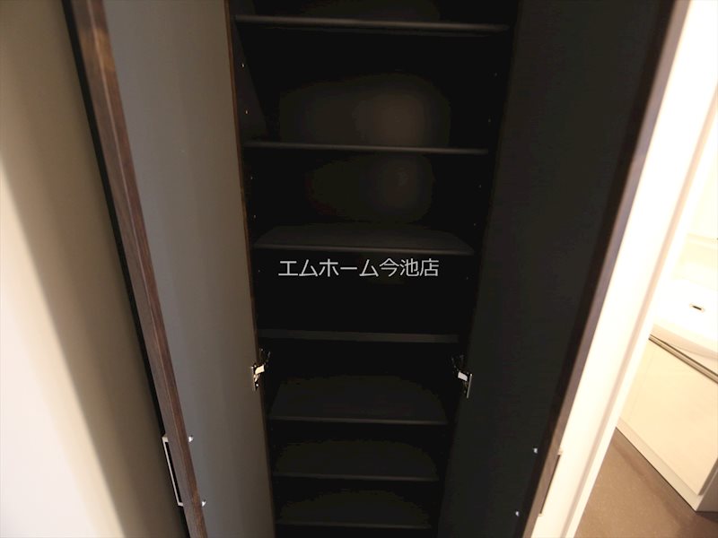 GRANDUKE新栄 玄関