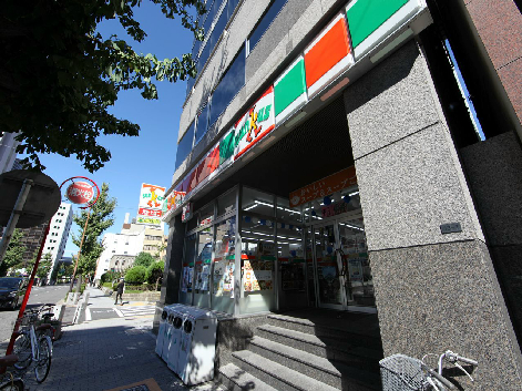 プレサンス丸の内レジデンスIII コンビニ
