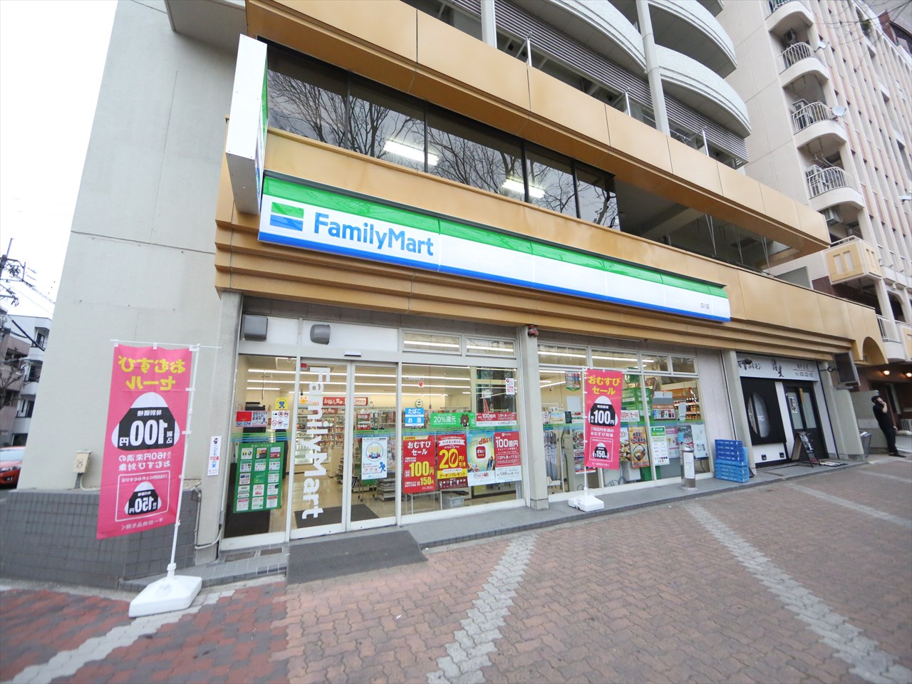 プレサンス大須観音 コンビニ