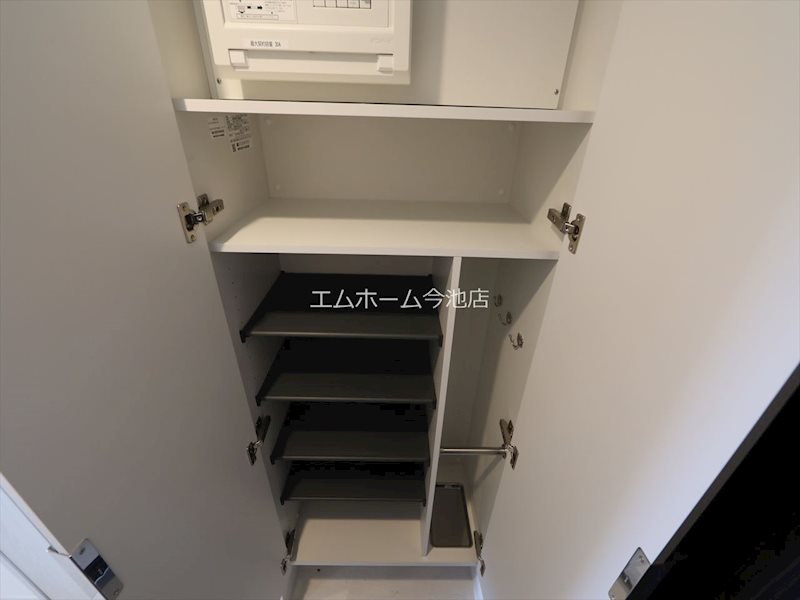 エスリード栄エステージ 玄関