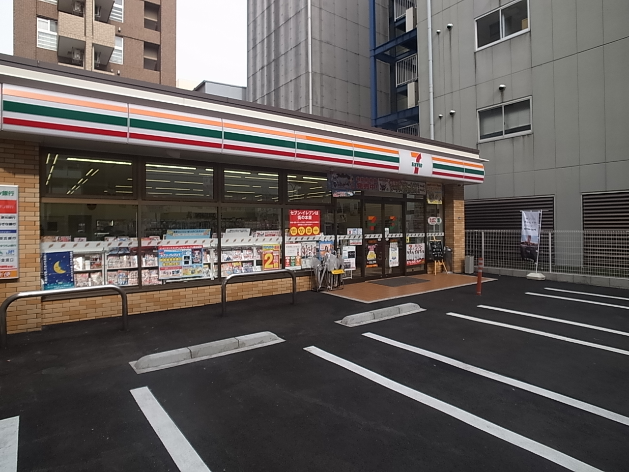 エスリード栄エステージ コンビニ