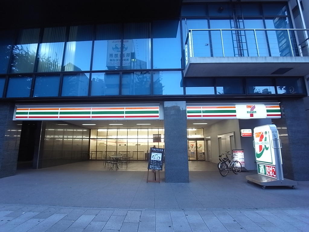 プレサンス新栄デコール コンビニ