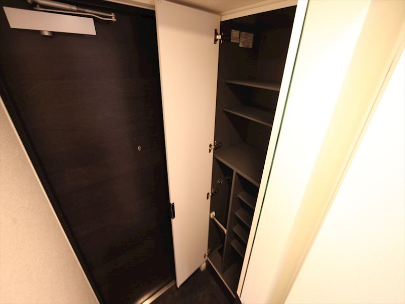 プレサンス広小路通パルス 玄関