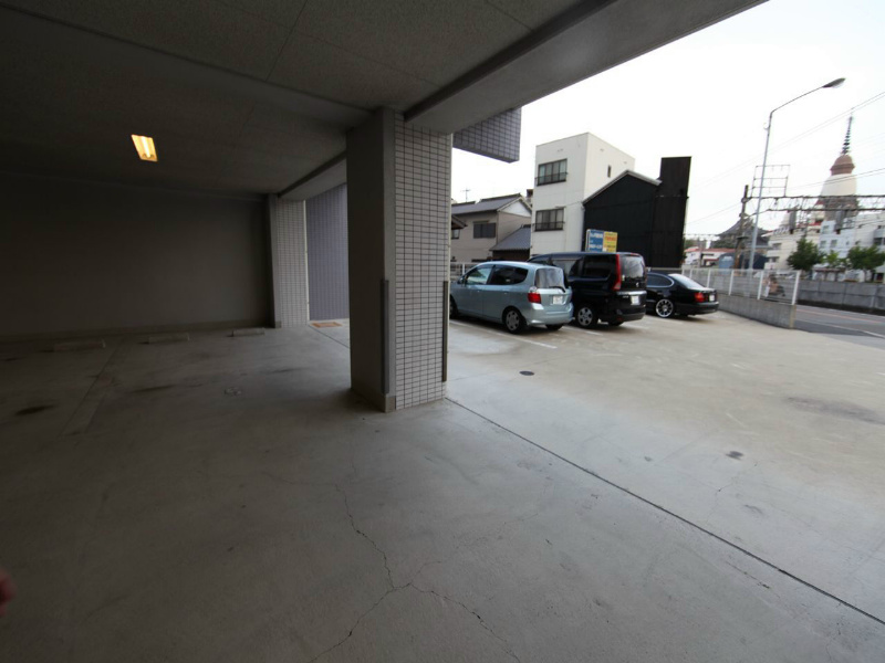 リアライズ沢下町I 駐車場