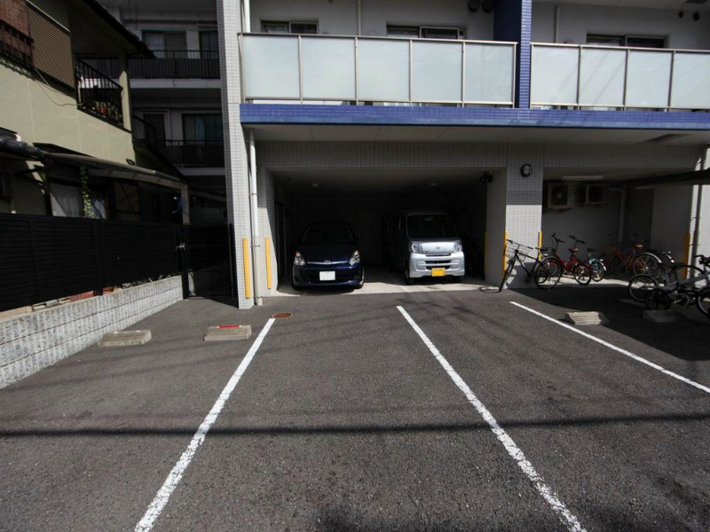 アースヒル東白壁 駐車場