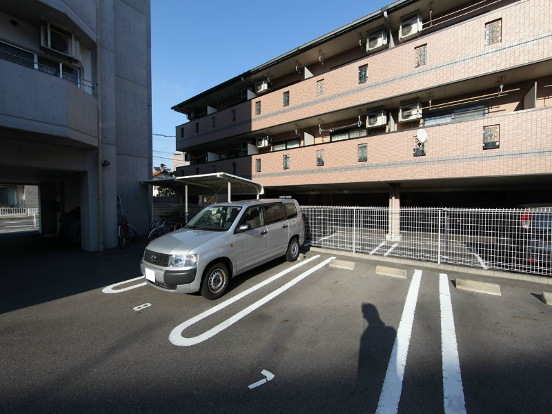 グランパラシオ 駐車場