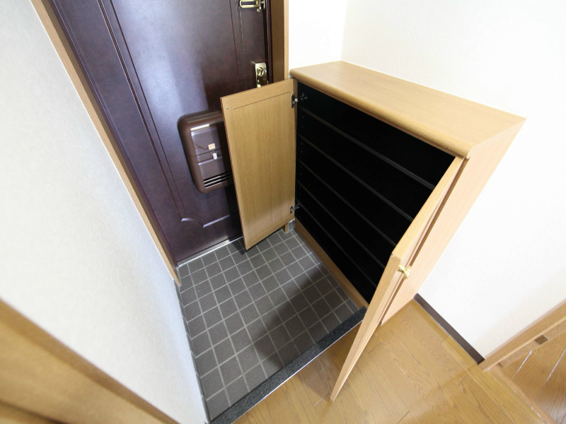 ゴールドハイツ渡辺 玄関
