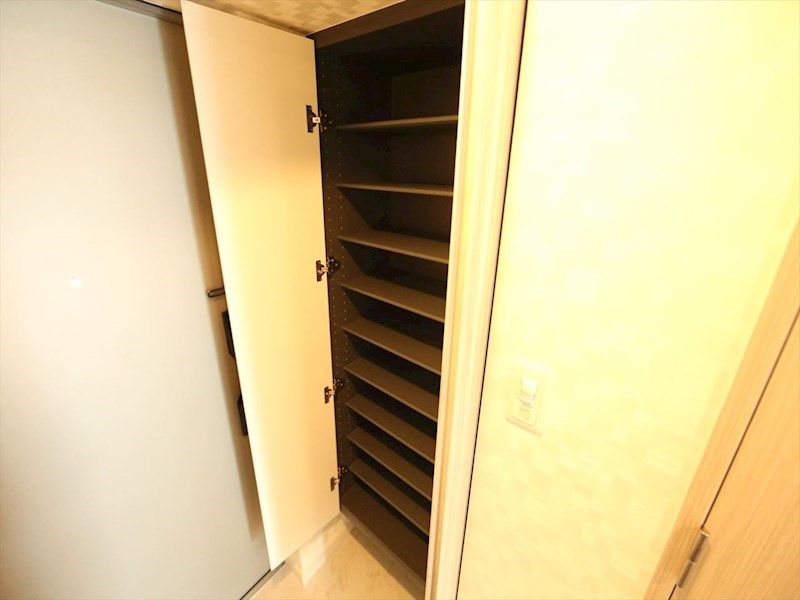 Ｓ－ＲＥＳＩＤＥＮＣＥ金山ＷＥＳＴ 玄関