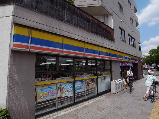 ＫＤＸレジデンス神宮前 コンビニ