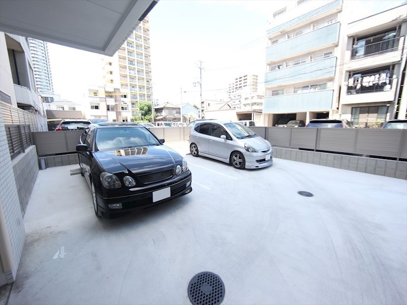 スリーアイランドタワー千種 駐車場